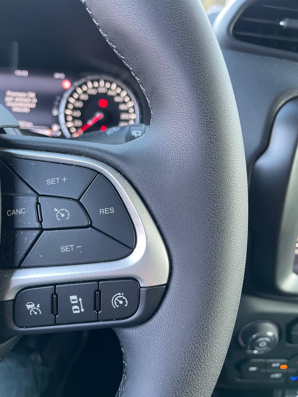 
								Jeep Renegade full									