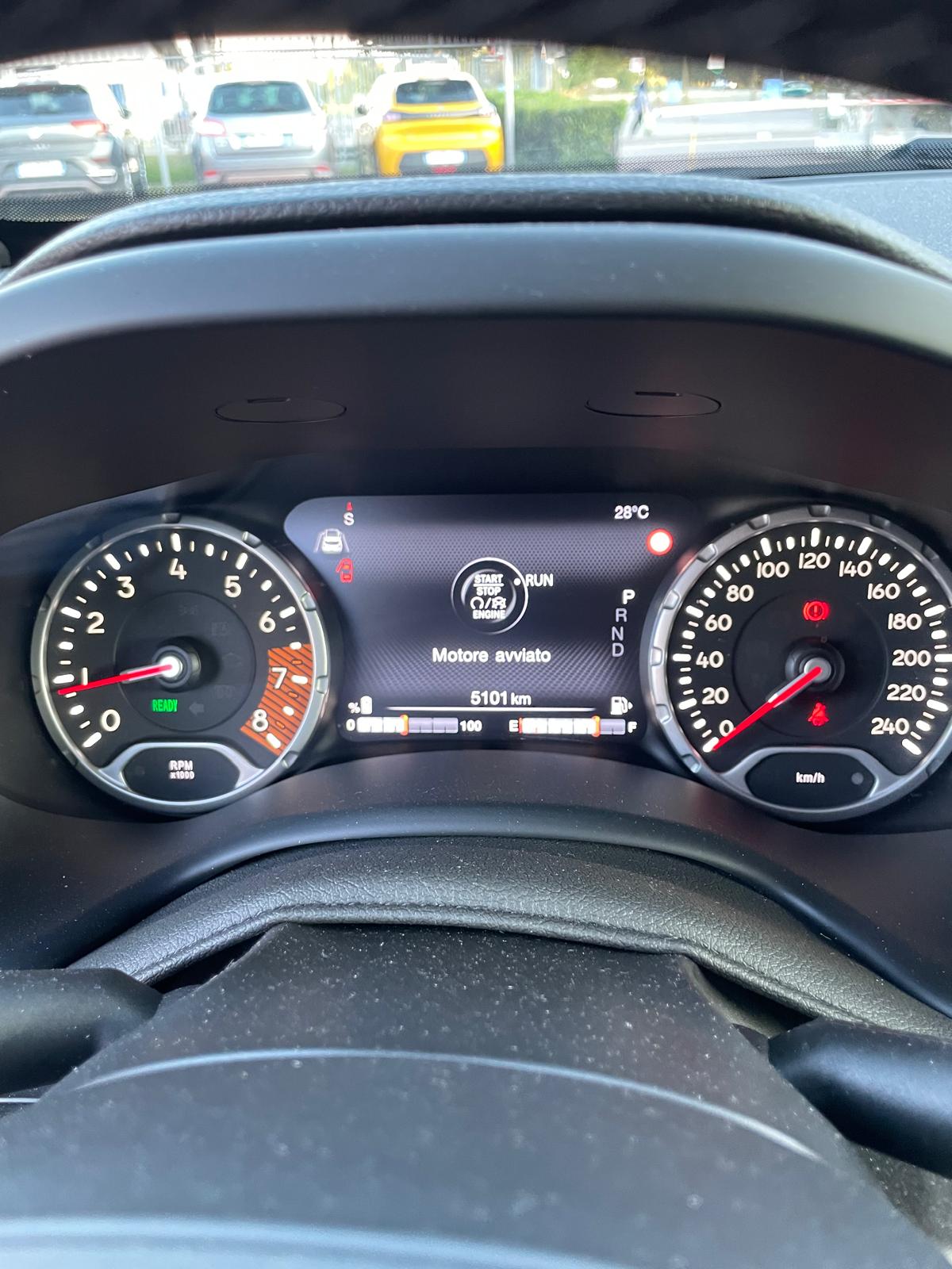 
								Jeep Renegade full									
