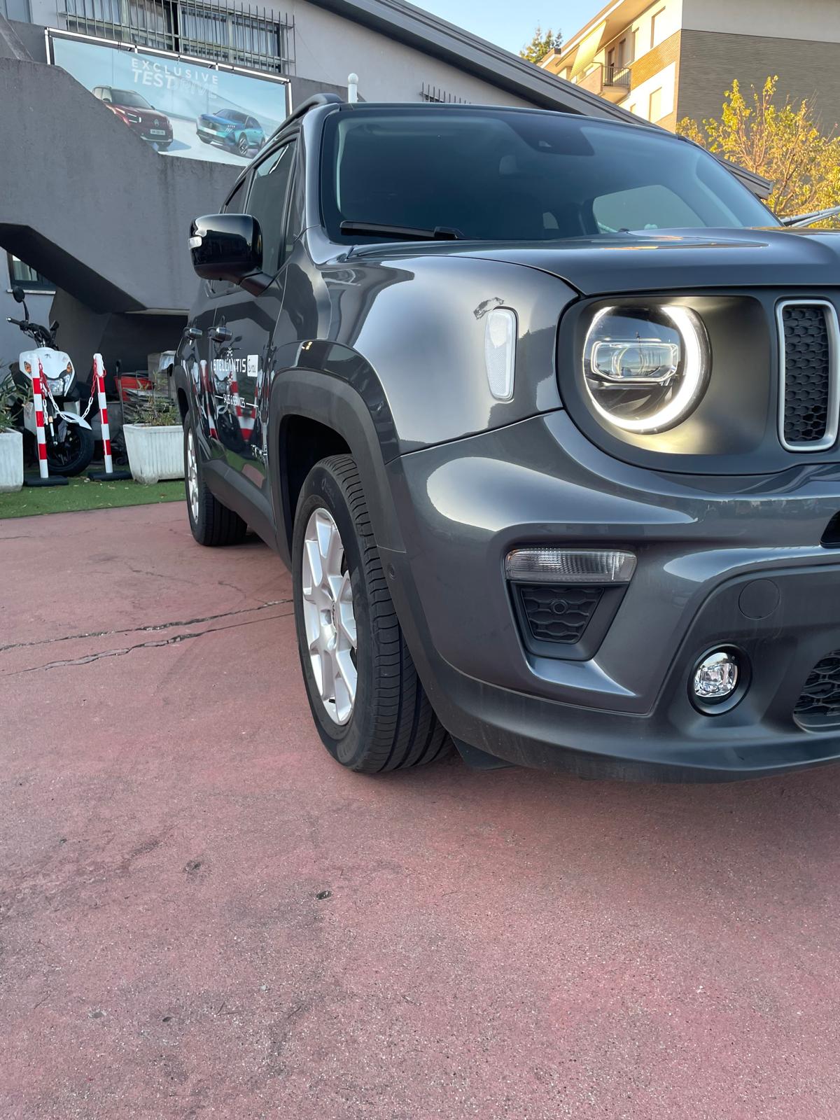 
								Jeep Renegade full									